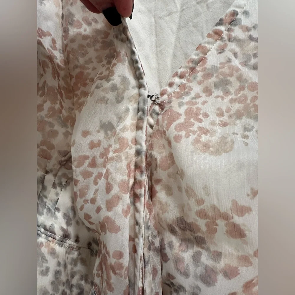 EUC Abercrombie & Fitch L (petite) patterned mini wrap dress - Picture 4 of 6